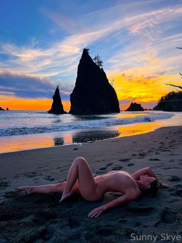 Take me back to the PNW- where we can play on the beach nake..