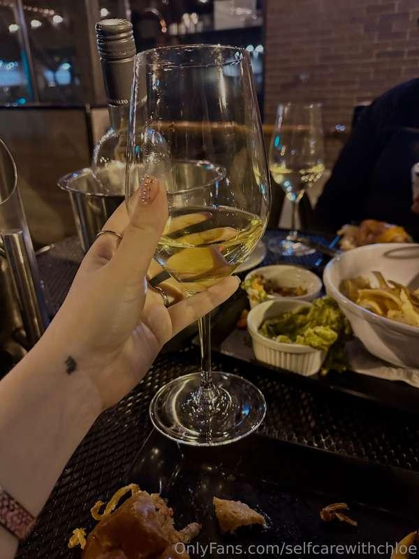 We all need a glass of wine sometimes 😉🍷