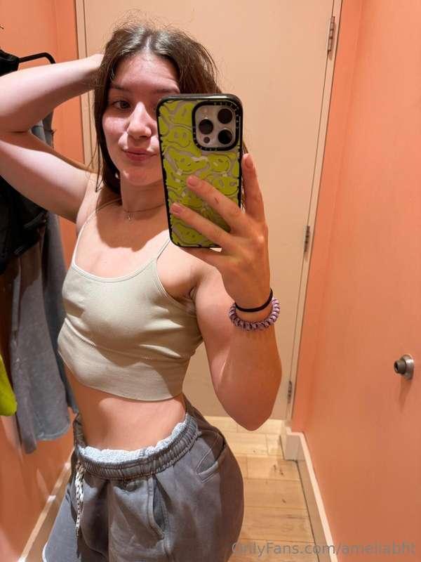 Dressing room selfies🤪