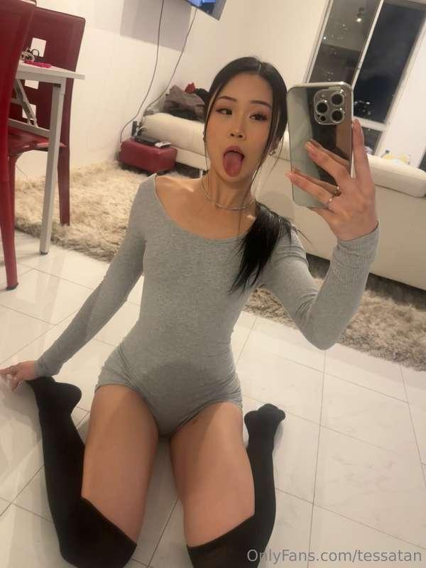 Would you treat me like your play thing? 👅