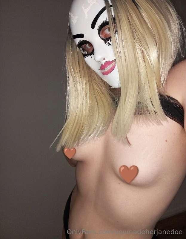 You can unlock or see them on my premium page https://onlyfa..