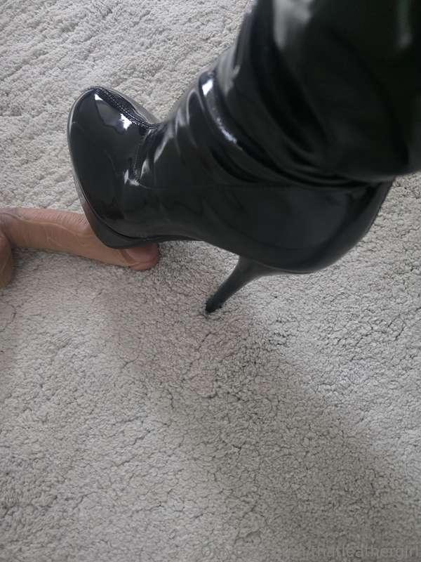 thatleathergirl image #1