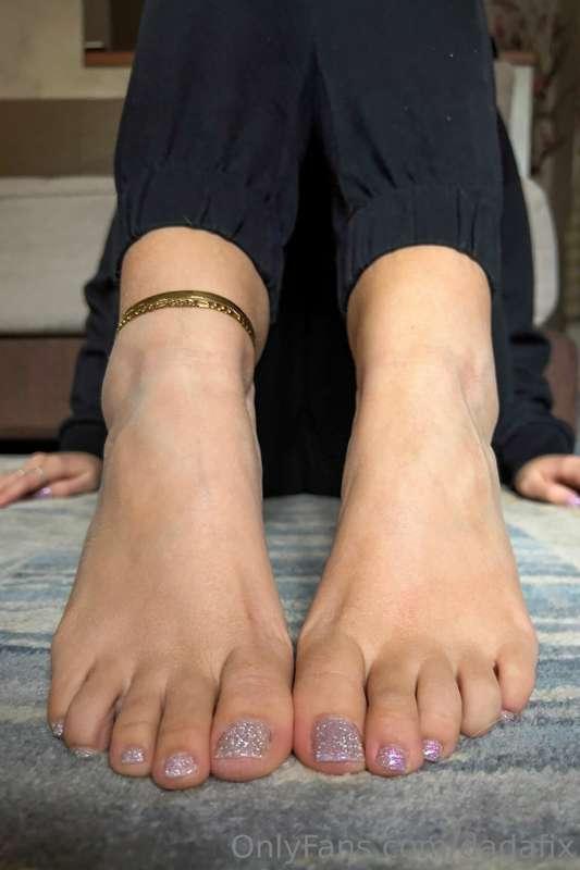 Ehy! 💕
Do you like my new pedicure? ✨
Would you like to see ..