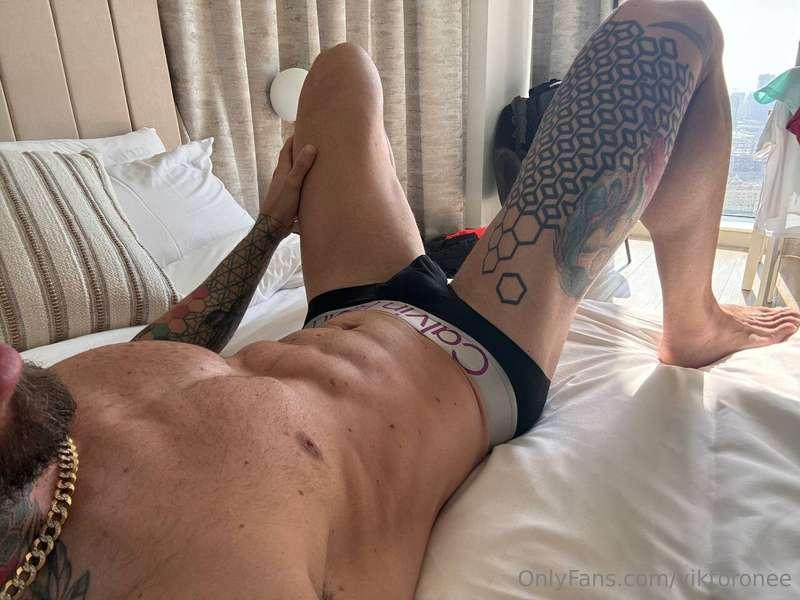 Come with me and let's caress each other❤️😏