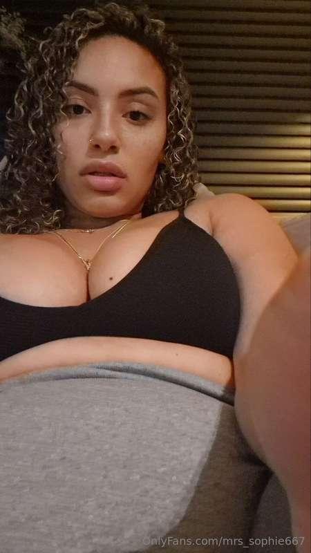 Don't deny it.. You secretly like you stepmom 😈