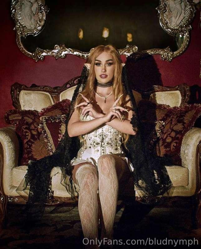 POV: bludnymph has u in her lair 😈🖤💋
