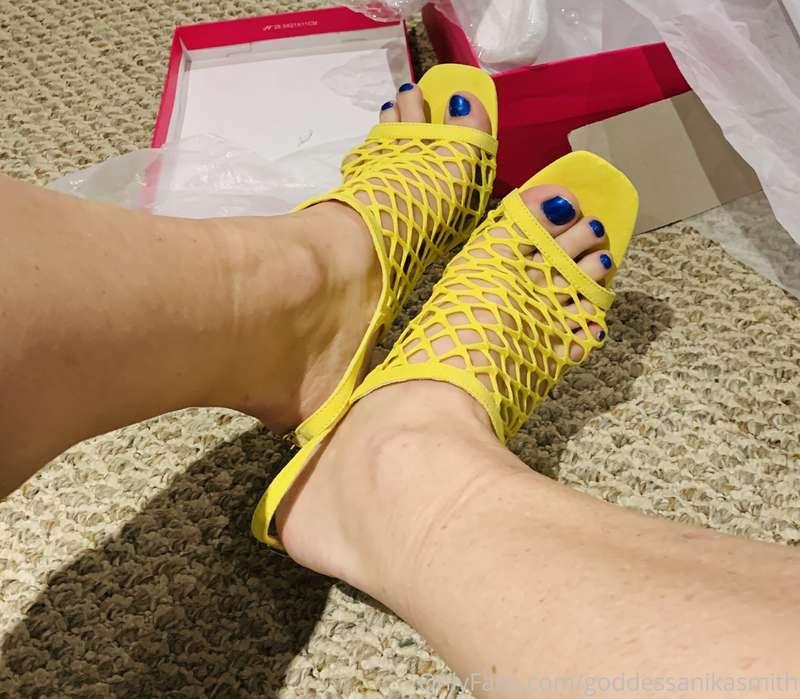 New shoes 😀😀😀😀😍😍 https://onlyfans.com/anikacbt