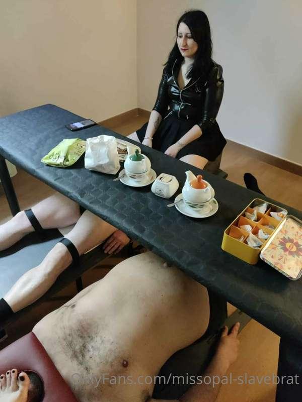 Scenes of everyday life during a "Private Facesitting The".
..