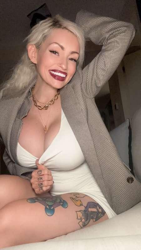 DM me for a quick chat….I’ll make it worth your while 😉😚😘