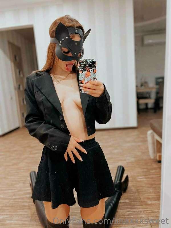 My wet pussy vibrates when you text me! When will you fuck m..