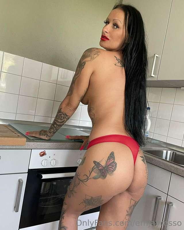 Hilft mir einer von euch Frühstück zu machen?  Will one of y..