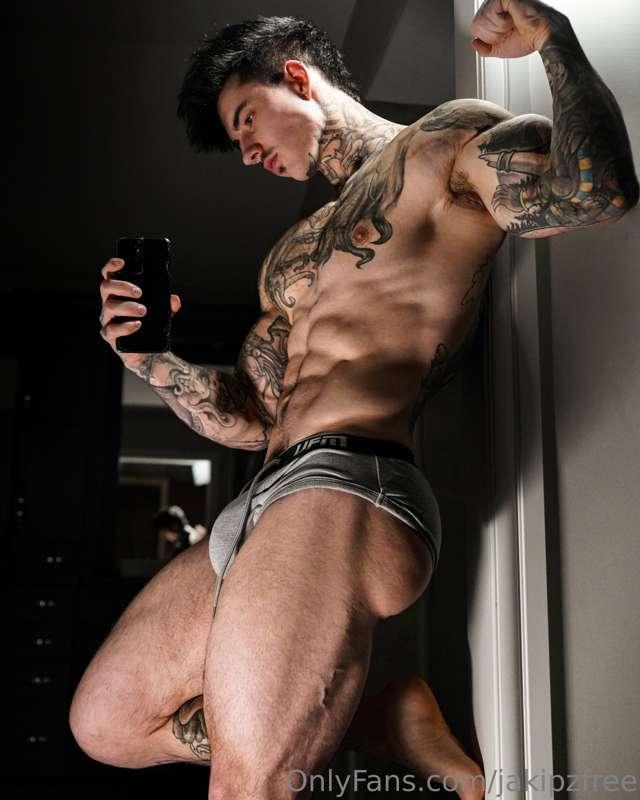 You definitely need a big boy 😏..
Cum find out how big I act..