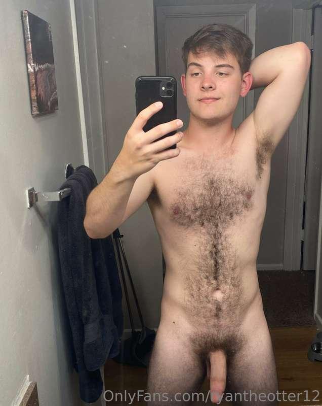 Im super horny tonight guys! Get in my dms 😈