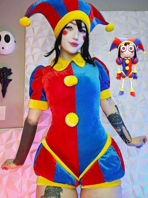 Are you into clown girls ? 🎪🤡 

I think Pomni is technically a jester but still

#cosplay #pomnicosplay #pomnitheamazingdigitalcircus #cute #anime 