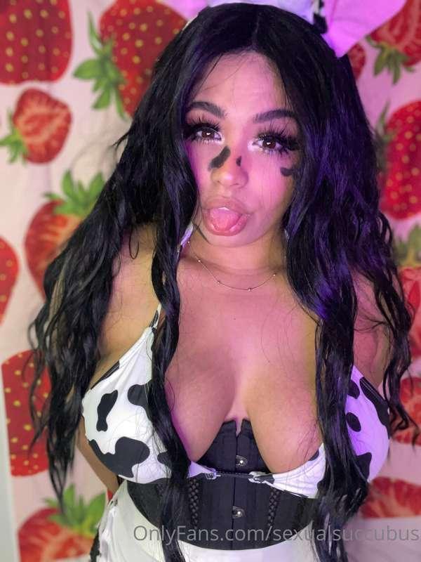 Moo. 🙈💕 Resubs Get To See My Titties. 🤪