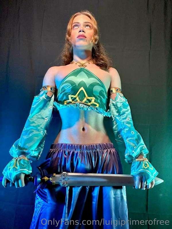 Everyone wants a geeky girlfriend, but not everyone can hand..