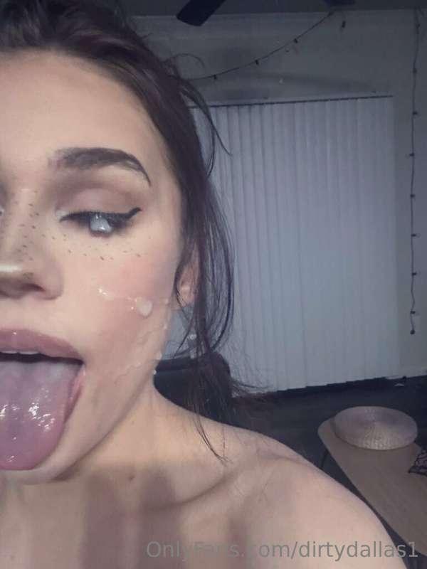 BRAND NEW VID 🚨 just took a MASSIVE load to my face ;) Comme..