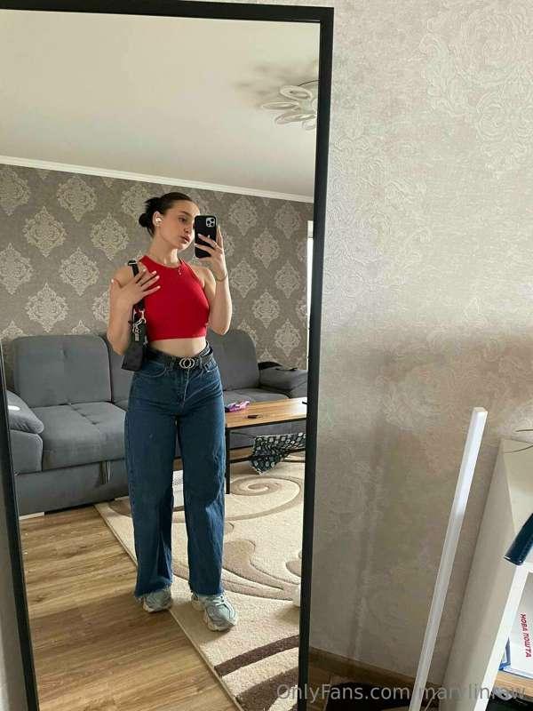 Write in the comments if you wear shoes in your home👇🤪