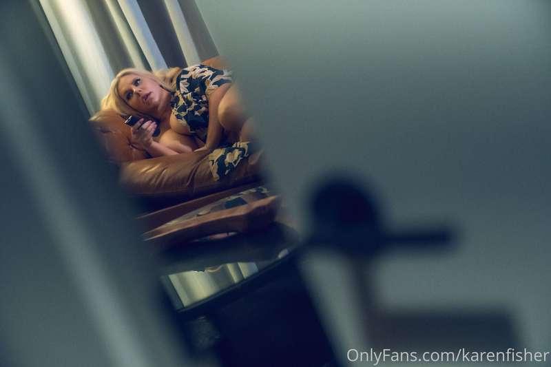 Oh.... I bet you wanna watch don't you ... I see you peeking..