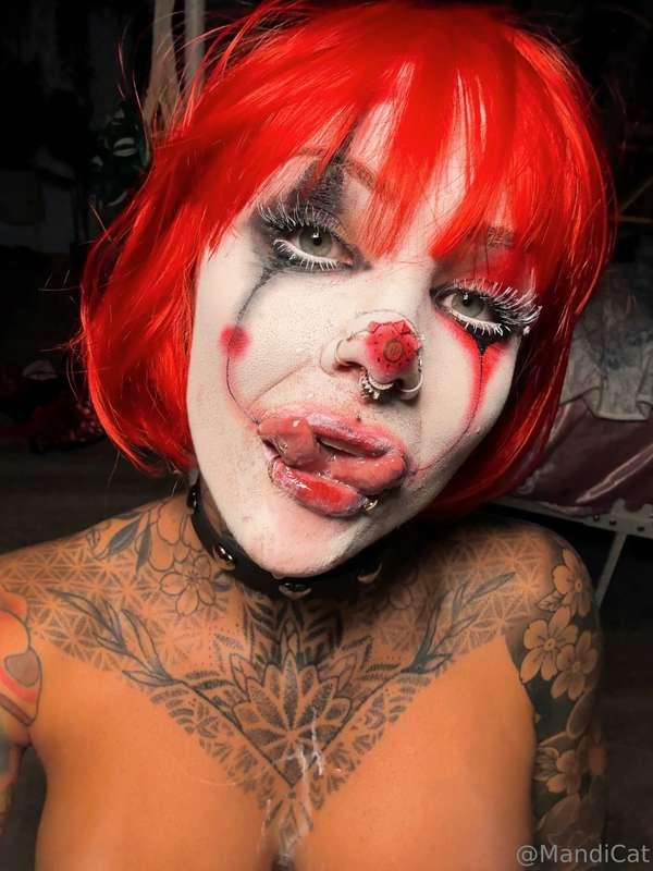 This clown doesn't just play with balloons... and my NEW set..