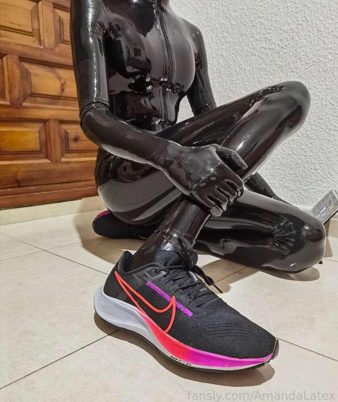 Will try to start posting content more often but broken down in smaller pieces

Rubbing myself in my latex catsuit and Nike Pegasus 38🥵🥵

#latex #latexcatsuit #catsuit #Nike #nikepegasus #nikepegasus38 #pegasus38 #sneakers #sneakerfetish #sneakersoles 