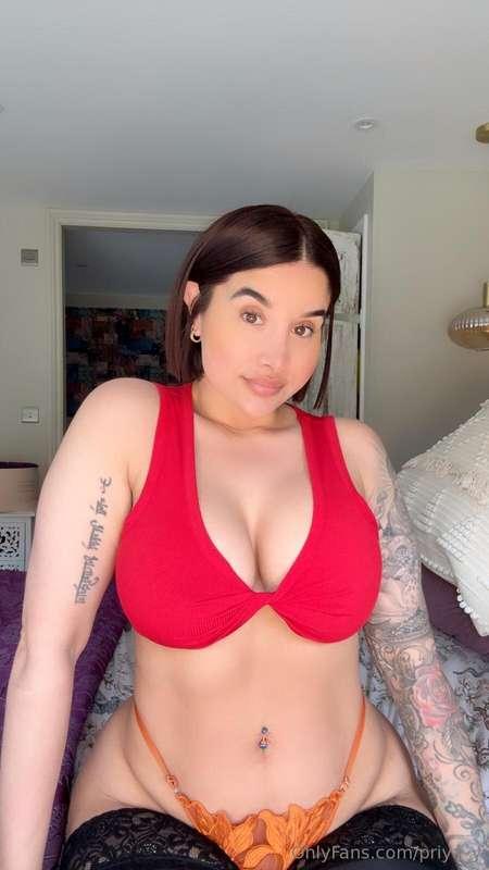 You know when I wear red, That means I’m in an EXTRA SLUTTY ..