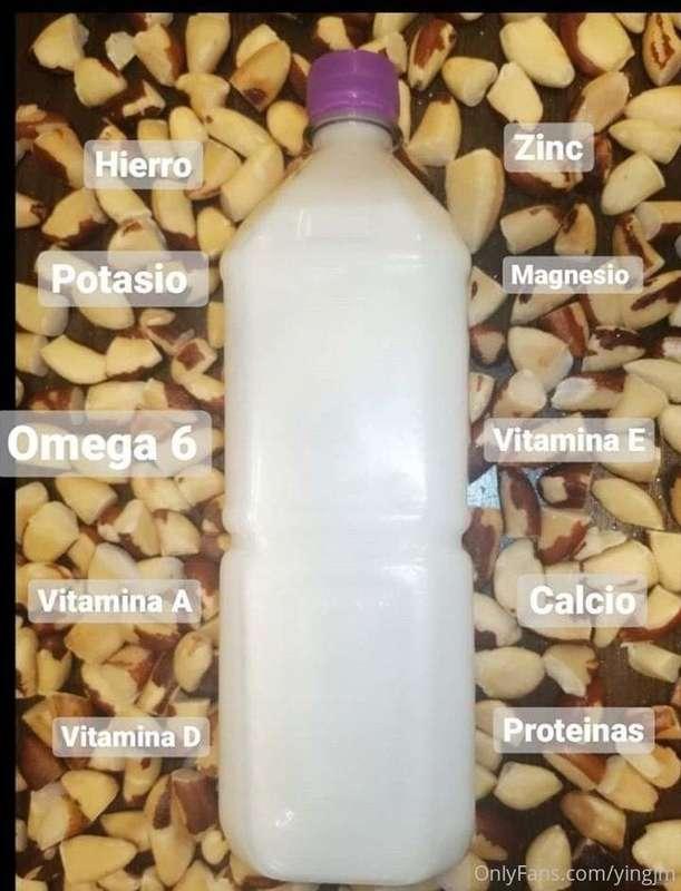 ALMOND MILK🏵 It is a source of vitamins, protein and calcium..