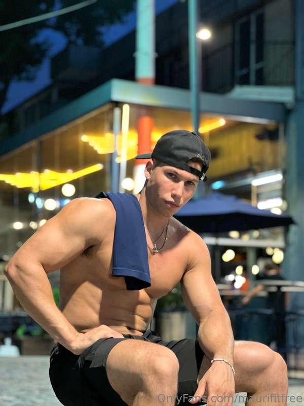 NEW video AVAILABLE 🥵👉 @maurifitness