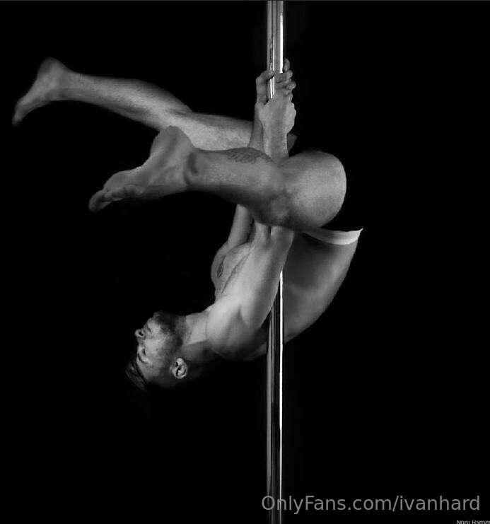 Would you like to play while I get naked on the pole😏