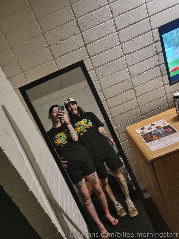 Daddy and i are staying in a ⭐️⭐️⭐️⭐️⭐️ hotel tonight, im ge..