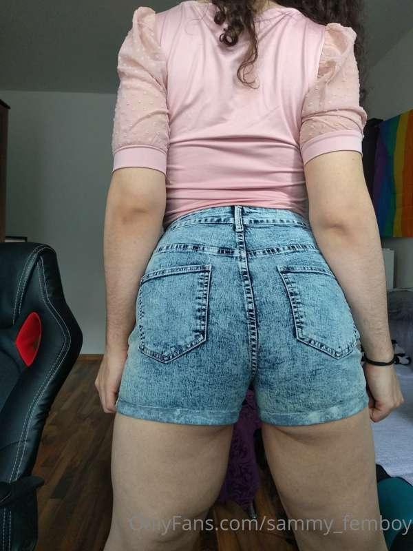 I bought new booty shorts :3 hope you like them