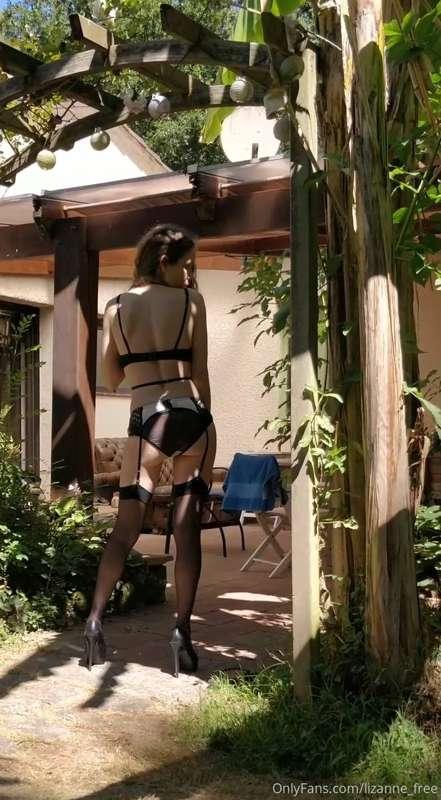 This set makes me feel really sexy... I think you can see th..