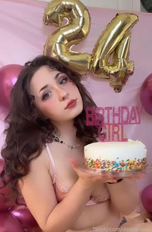 🎈 IT'S MY BIRTHDAY!! 🍰 

can't believe how fast the time goes, a new year, and my birthday just the day after! 

this is a photo and mini clip bundle of me being cute, and smashing and sitting on a cute little cake with my ass 💓 :3 
maybe i'll let you lick the icing off 😜

my whole room smelled like vanilla cake, it was so fun! hehe 

i'll leave a tip bar on this post in case anybody would like to send me a birthday tip!💖 i'll be out having fun at an animal sanctuary today, so i'll get back to everyone when i can! 
love you guys! 

#fyp #birthday #cake #cakesitting #sploshing  #wetandmessy #petite #curvy #ass #panties #feet #fetish #kink #pawg #pussy #lingerie #sexy