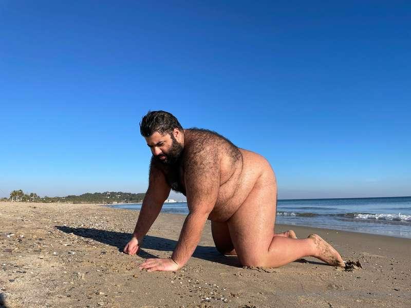 I'm a bear from the Islands and it shows. Sea is home. // So..