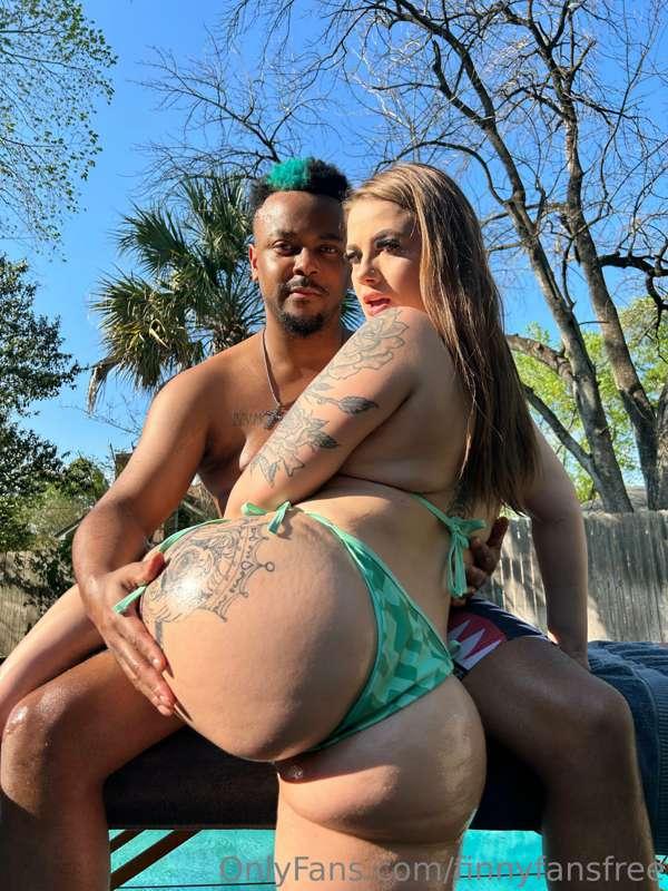 Come outside and play💦 @richhdes  Subscribe to my VIP page f..