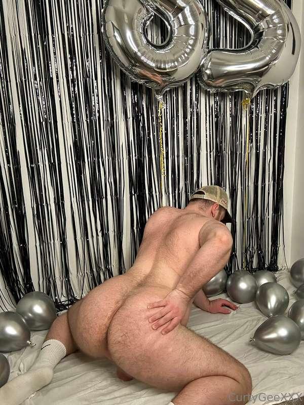 swipe for birthday ass pics 😈