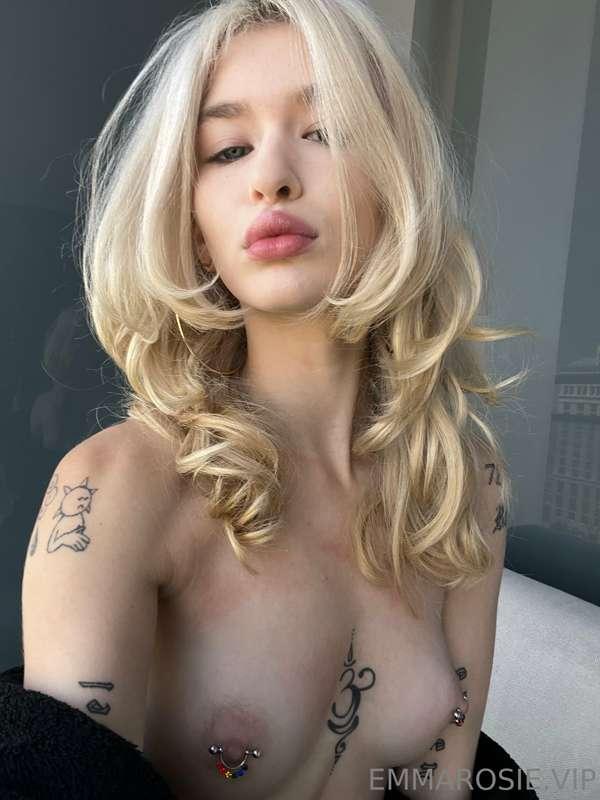Kiss me through the phone 
Or come here and fuck me 🥰
Either..