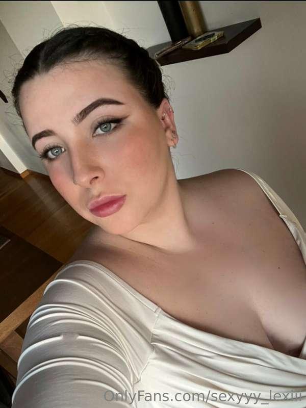 Tried a new glam look, what do you think? 😚💕