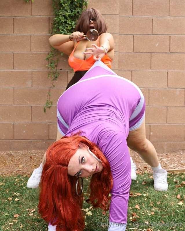 What do you think? Do I make a hotter VELMA or DAPHNE?? 😘😈