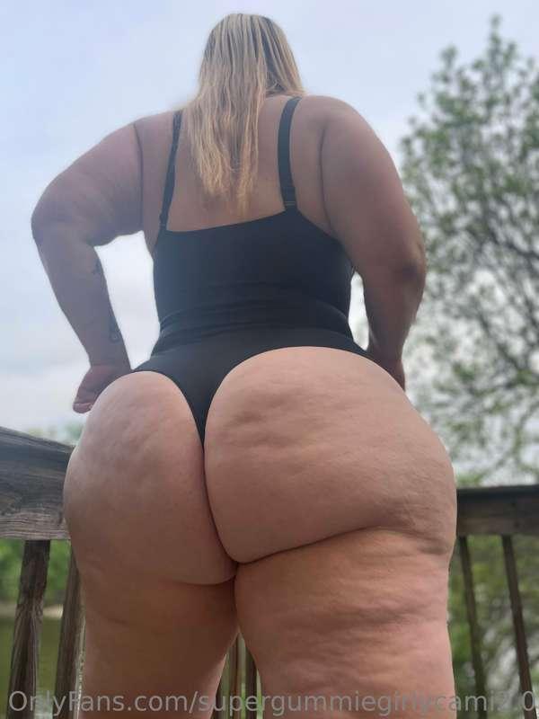 Kicking it on the deck!! 💦💦💦🍑🍑🍑💦💦