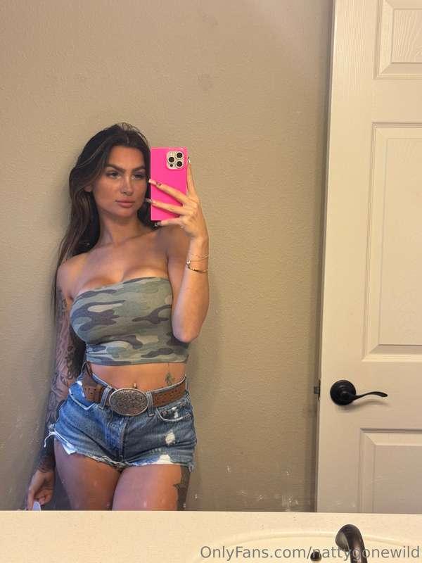 wanna sext babe? Dm me 💋