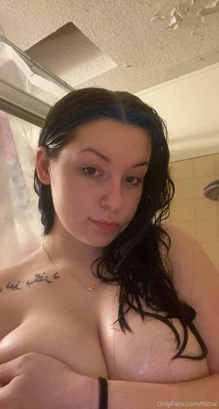 Sexy, barely legal babe 😍 32 DDD & a nice ass 😉 cum play wit..