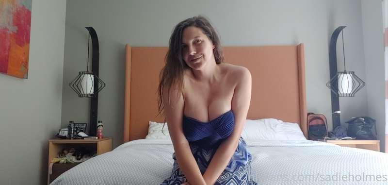 Hanging out in my hotel bed after my trip to the aqurium tod..