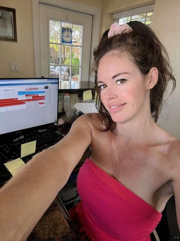 Back at work…and the AC broke! Sweaty….💦💦