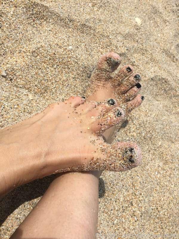 Sandy toes n soles