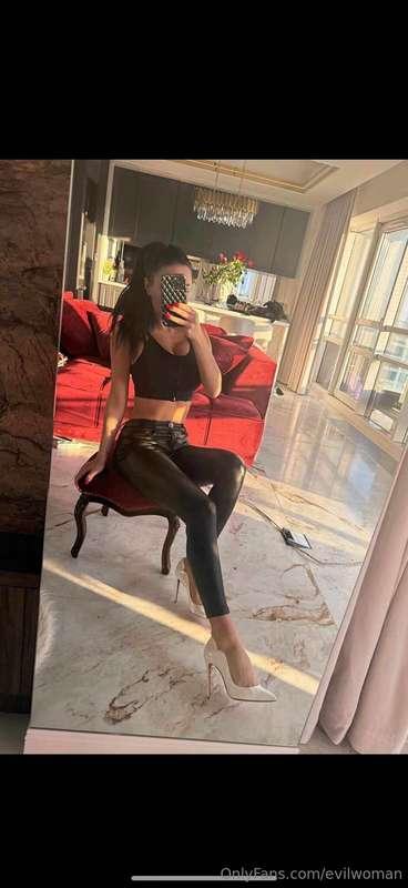Buy and adore me every day 👑✨️BRA 150$✨️BLACK&WHITE LATEX DR..