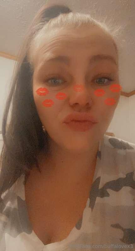 It’s Friyay. 🎉 I’m torn between doing Fire Friday 🔥 or Free ..