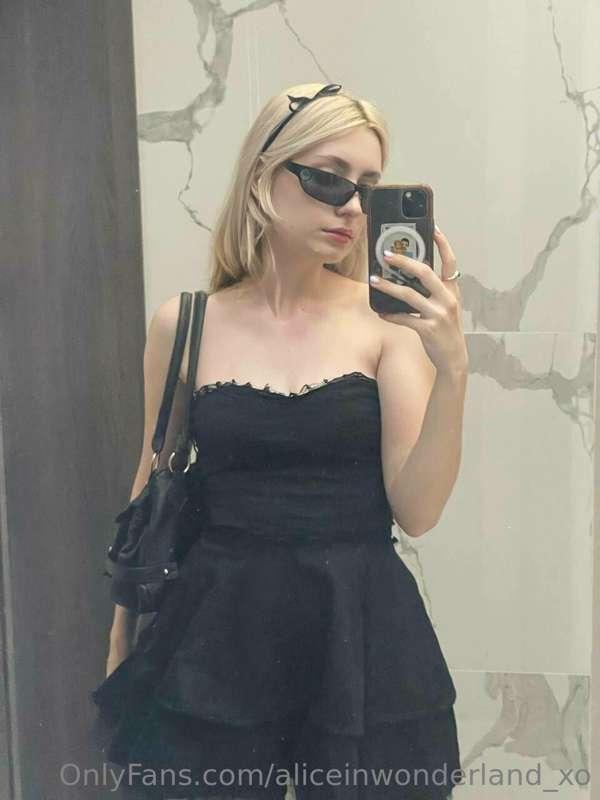 The girl in black😎
In my opinion, this is the most stylish c..
