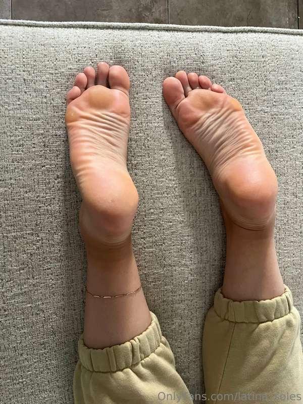 Keep swiping right to to see them covered 💦