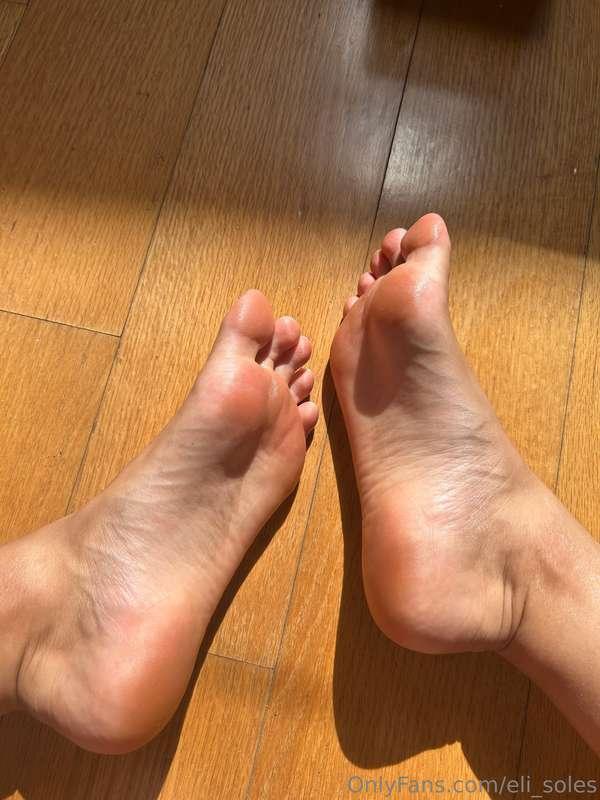 These ankles are in need of some BLING!! Tip so I can adorn ..